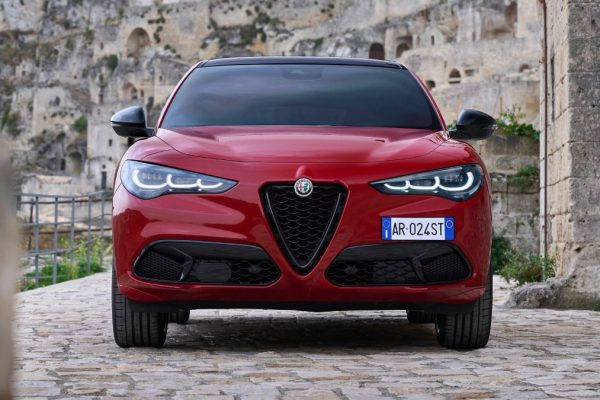 Görüntüler Sızdırıldı: Yeni Alfa Romeo Stelvio Nasıl Görünecek?
